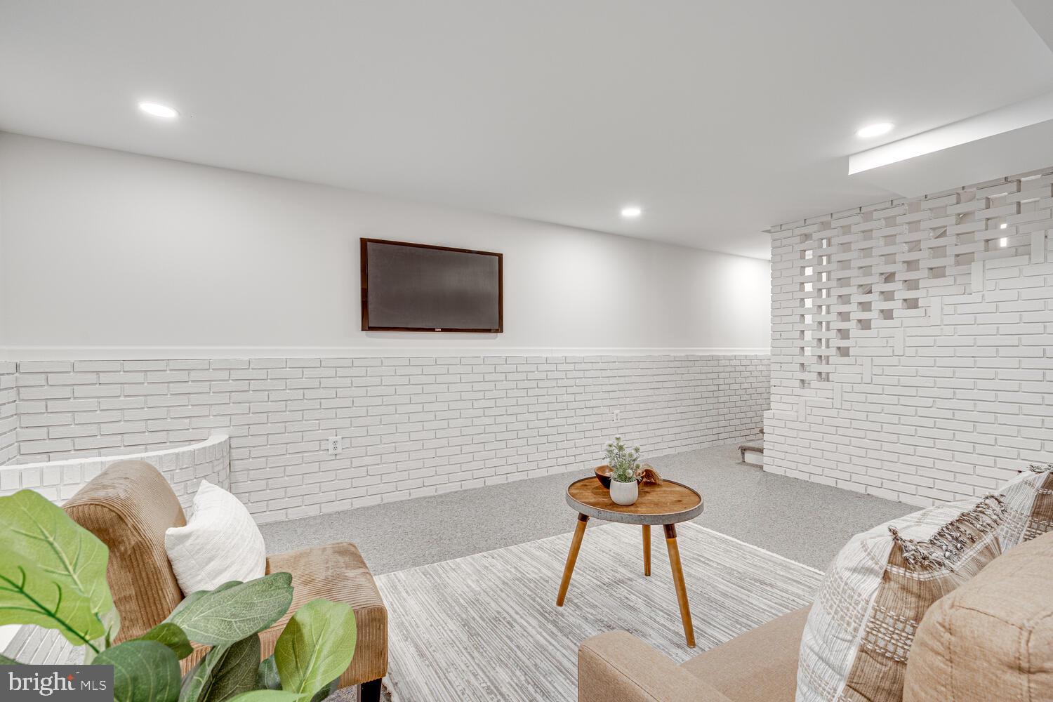 DUNN LORING WOODS - Residential