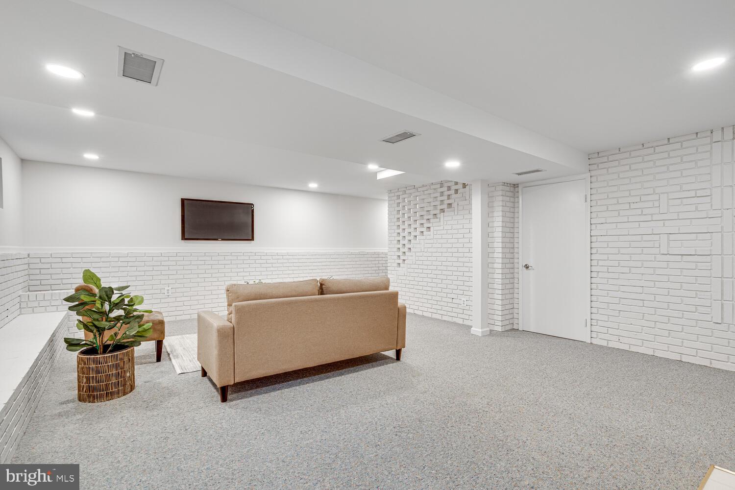 DUNN LORING WOODS - Residential