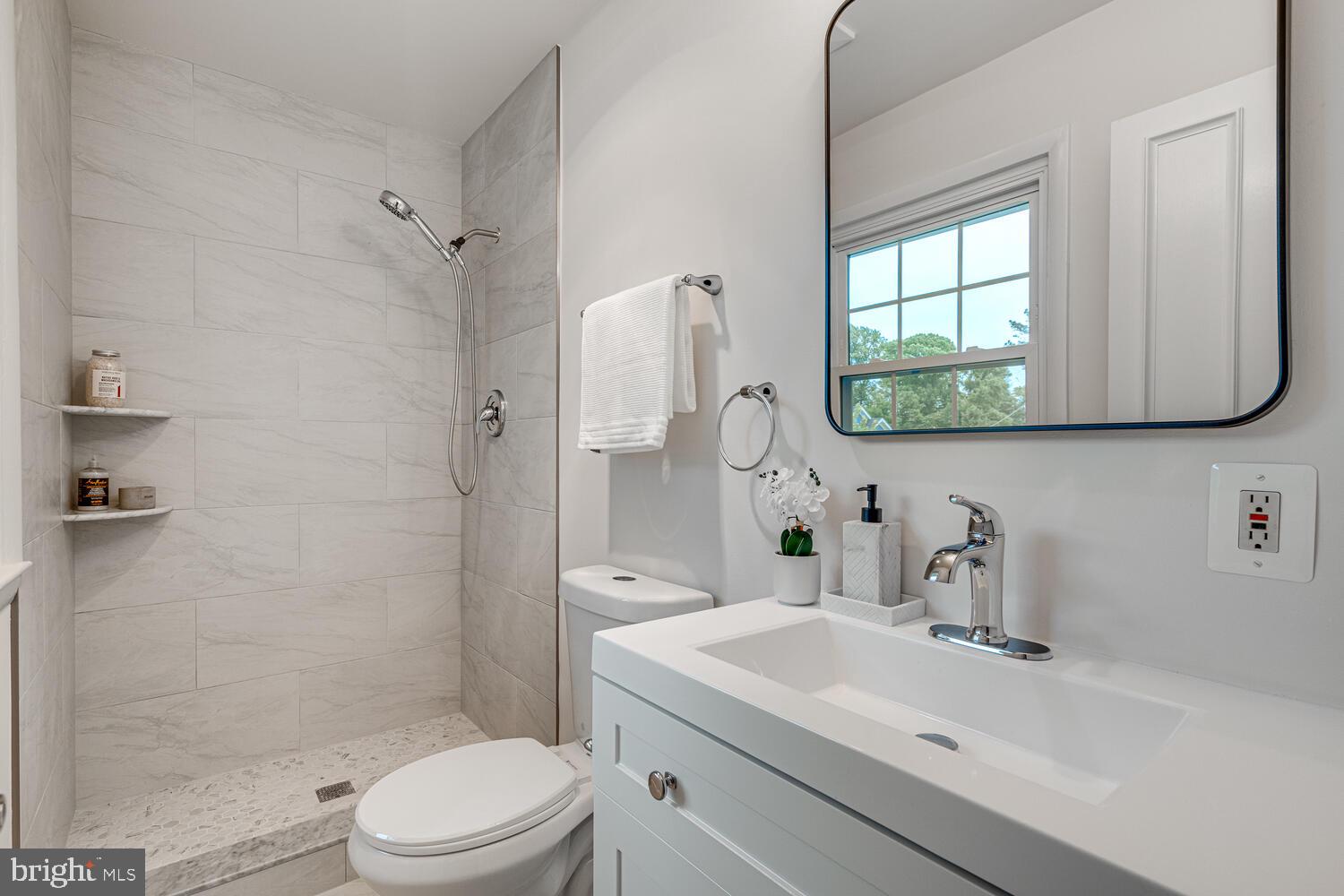 DUNN LORING WOODS - Residential