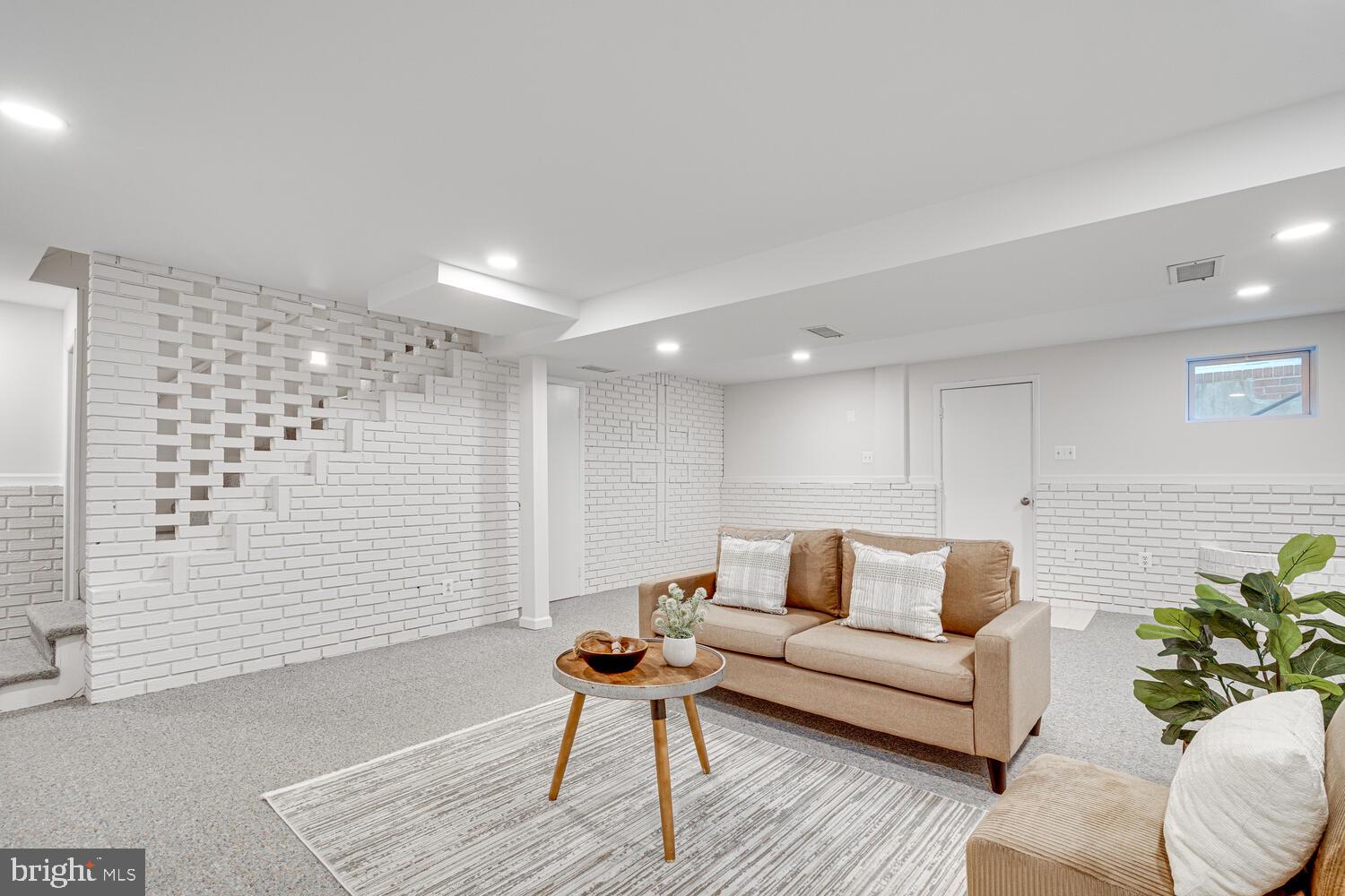 DUNN LORING WOODS - Residential