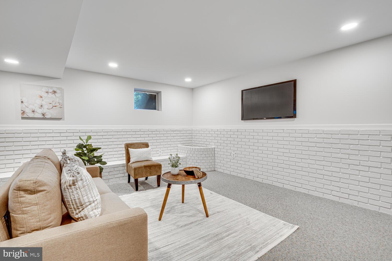 DUNN LORING WOODS - Residential