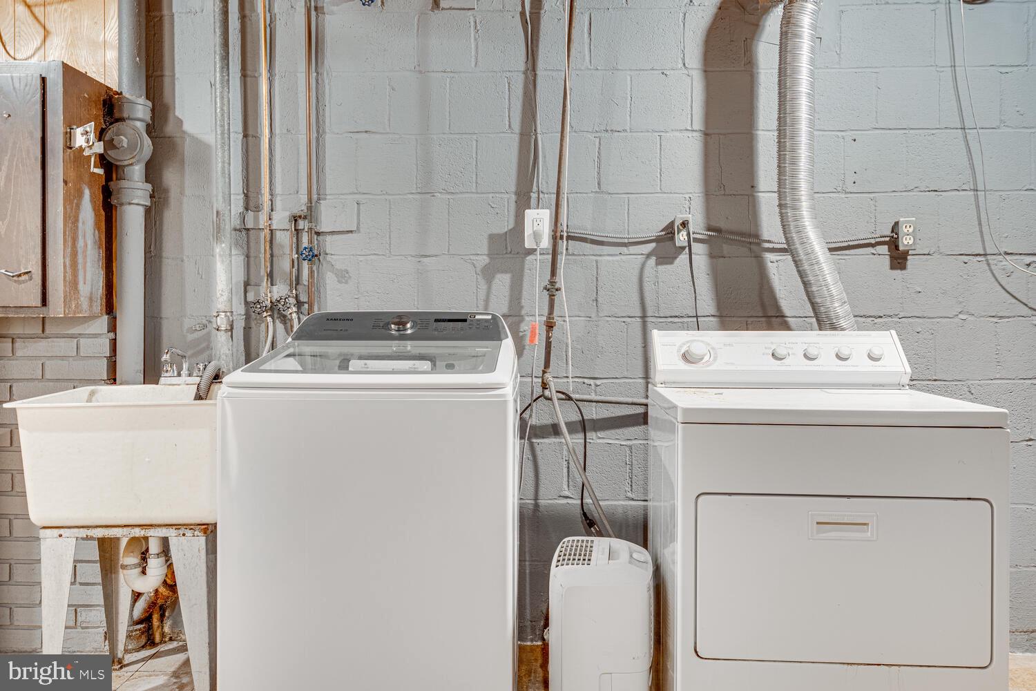 DUNN LORING WOODS - Residential