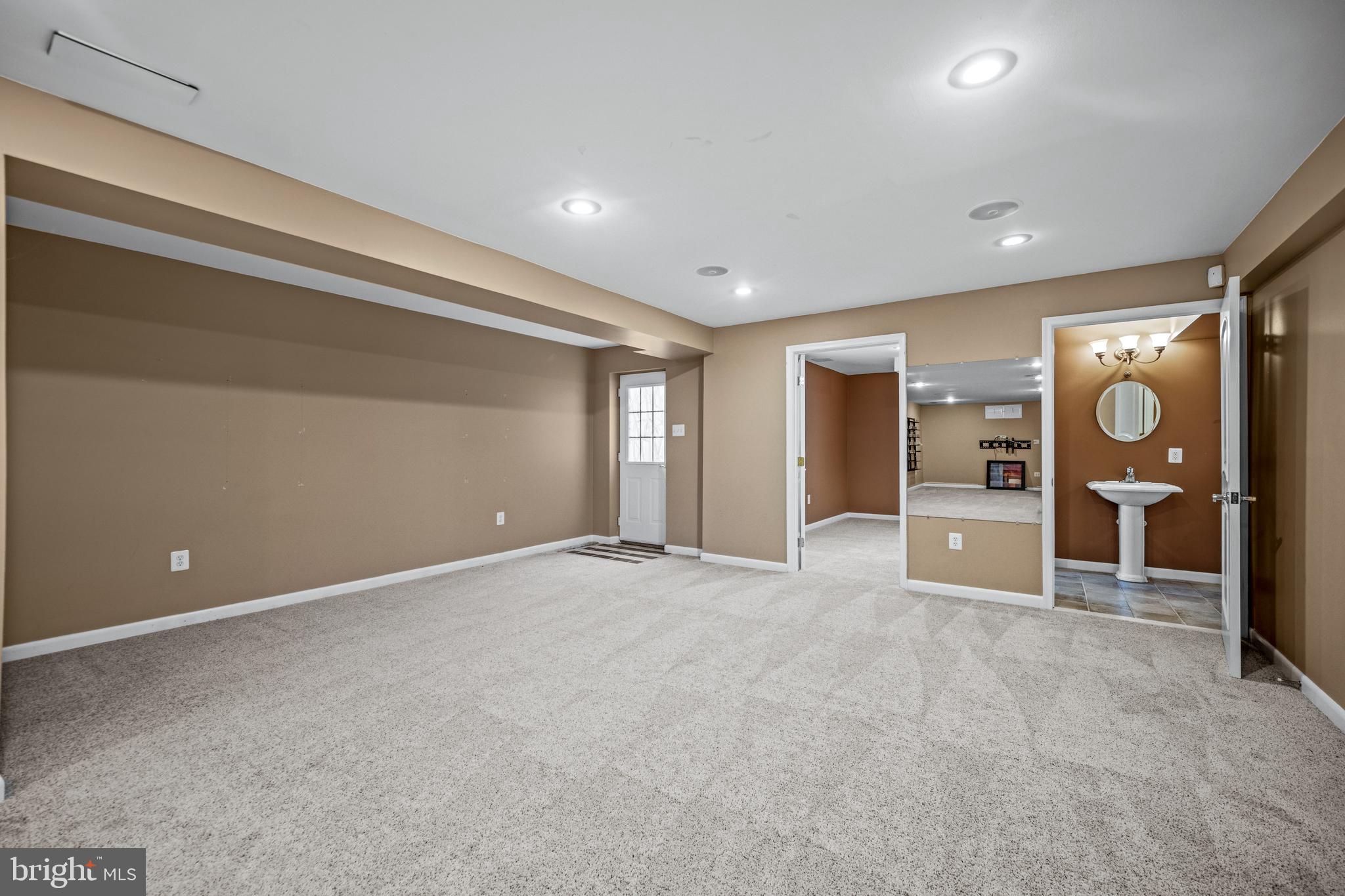 WELLINGTON WEST - Residential