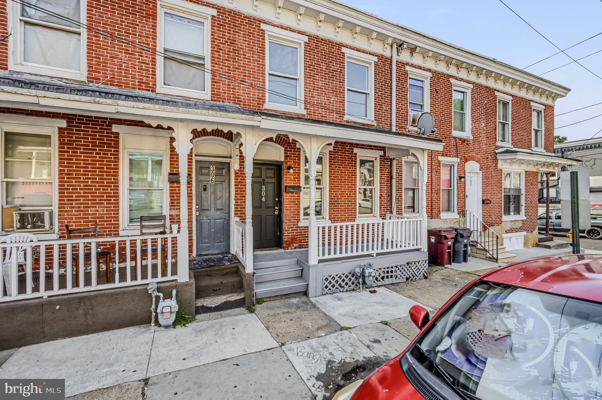 304 N FRANKLIN STREET