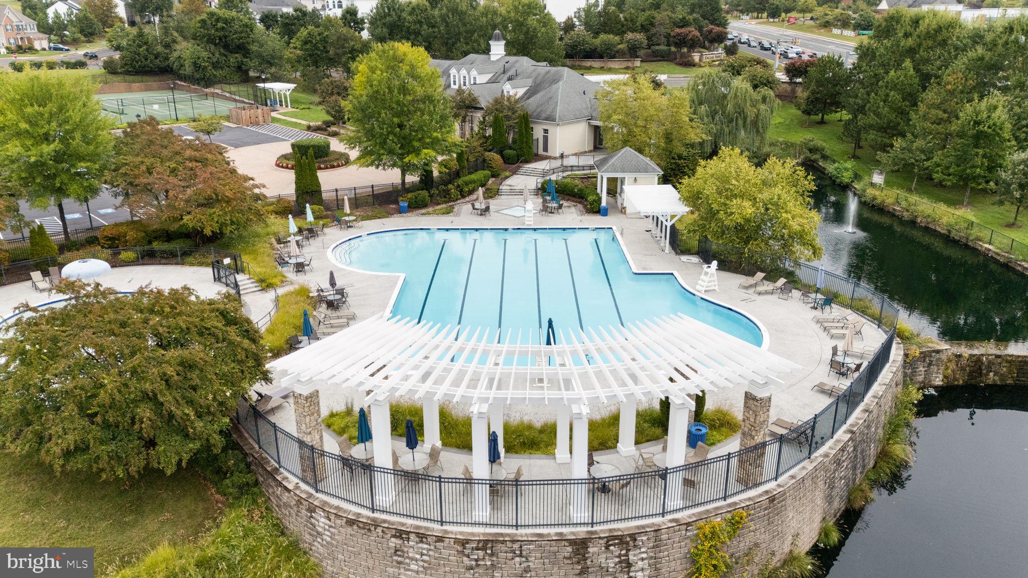 EAGLES POINTE - Residential