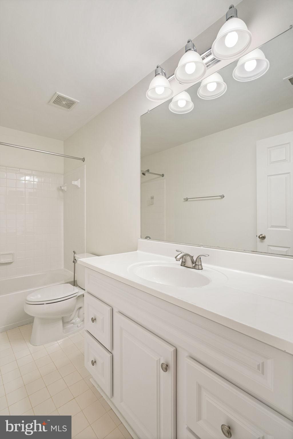 EAGLES POINTE - Residential