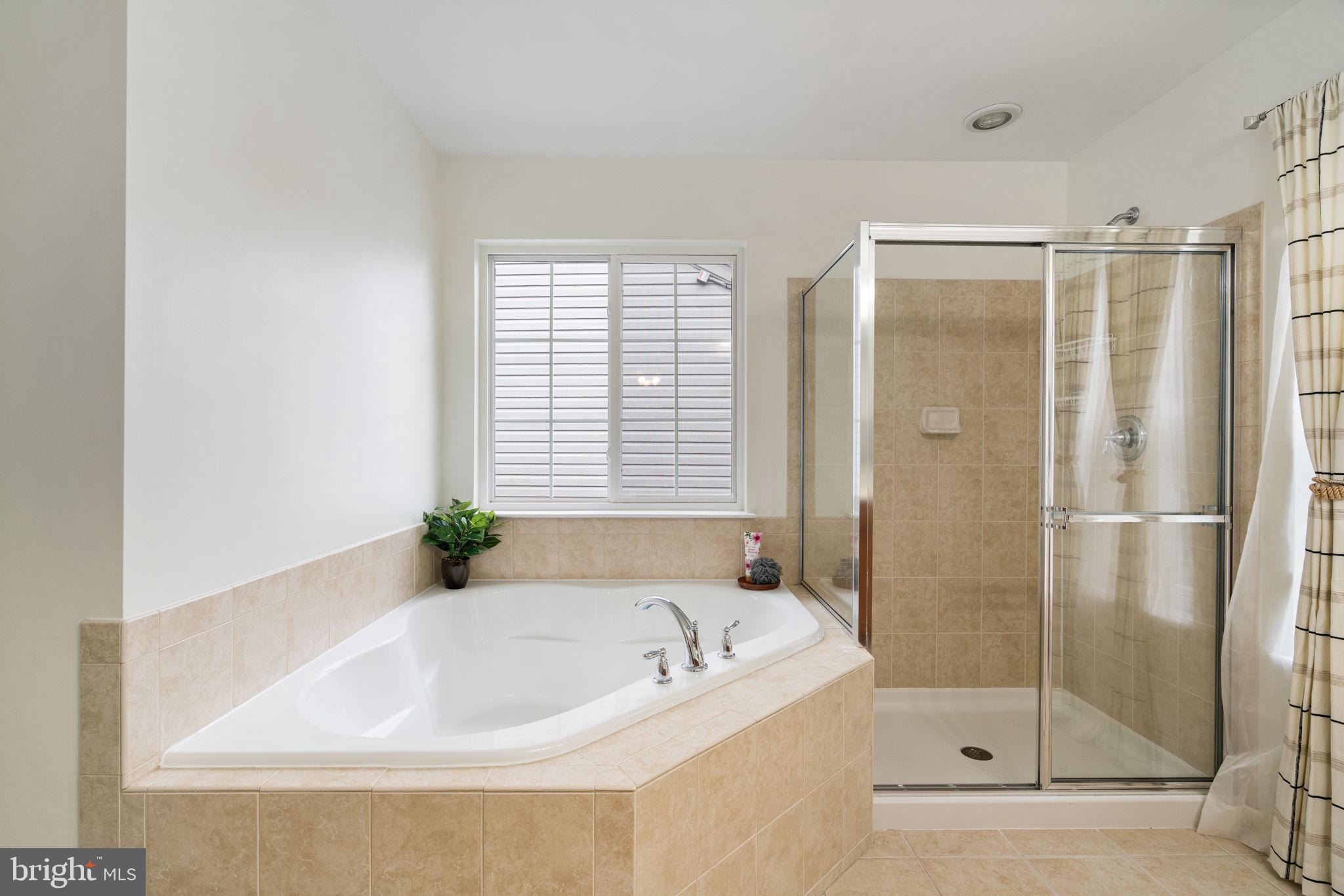 EAGLES POINTE - Residential