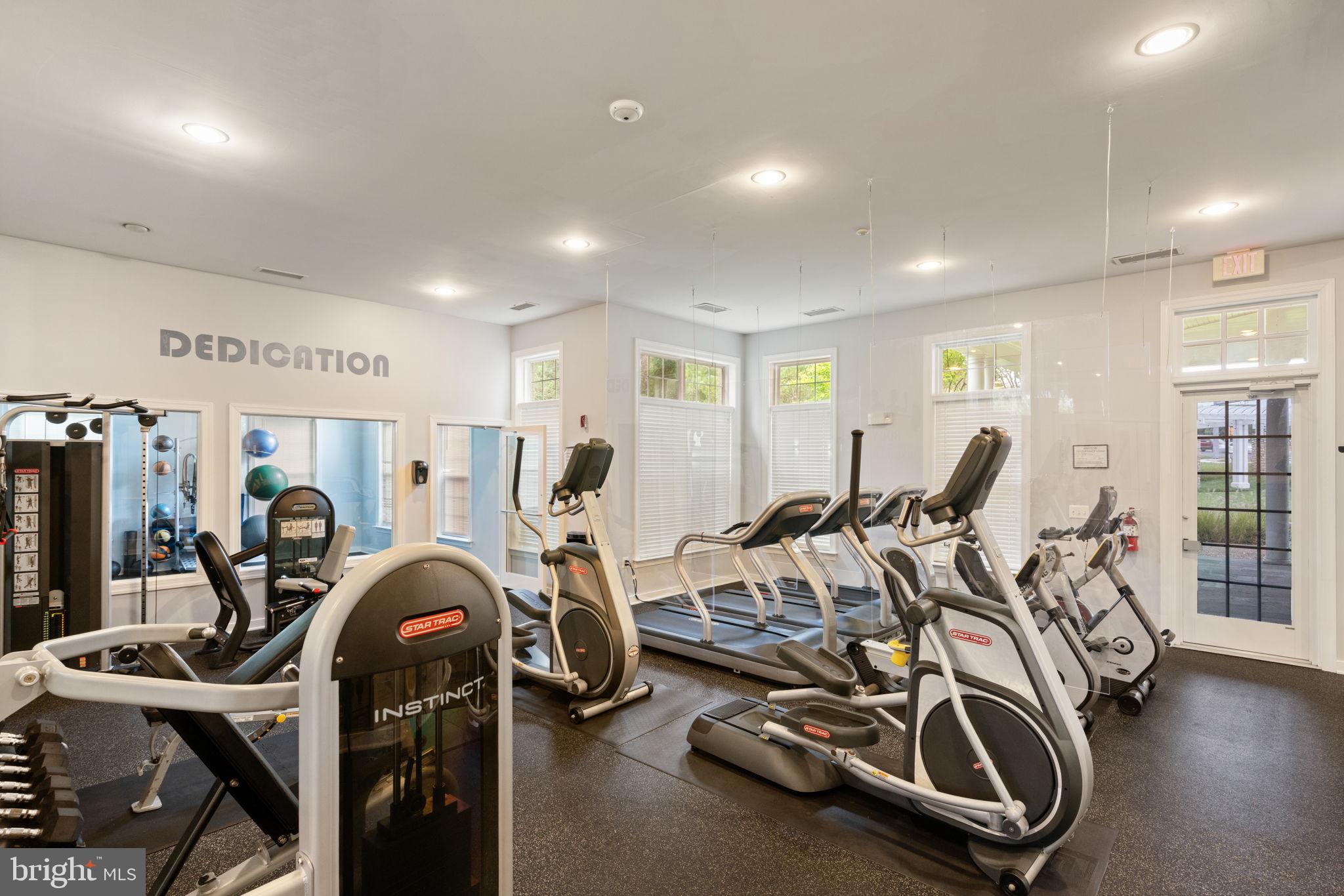 EAGLES POINTE - Residential