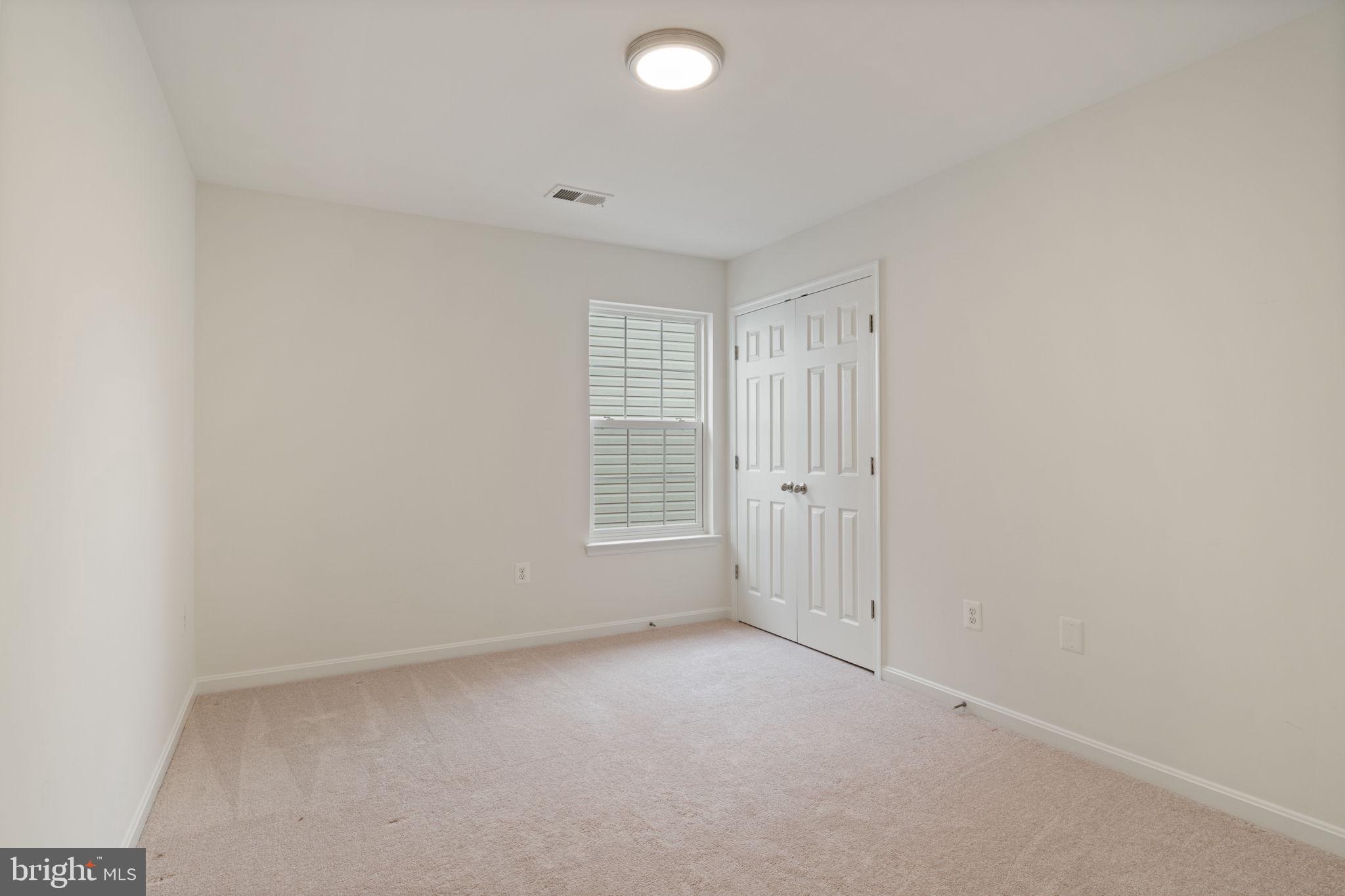 EAGLES POINTE - Residential