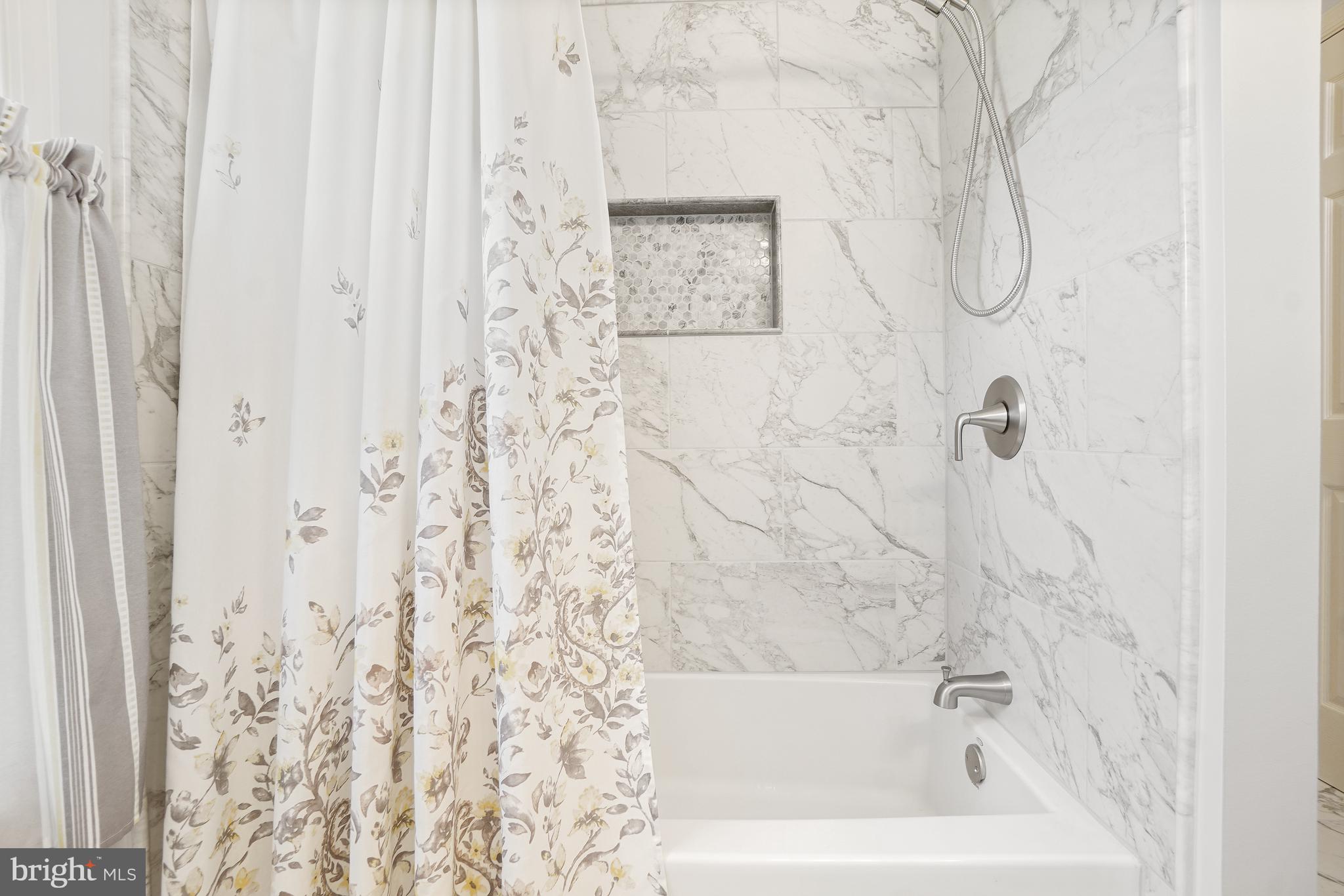 HUNTERS RUN - Residential