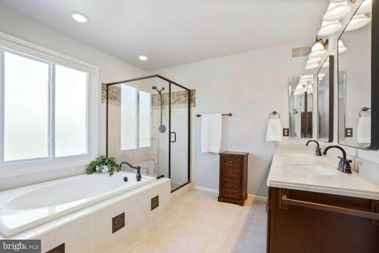 HUNTERS RUN - Residential