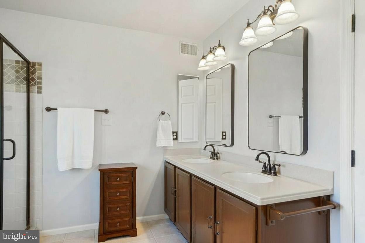 HUNTERS RUN - Residential