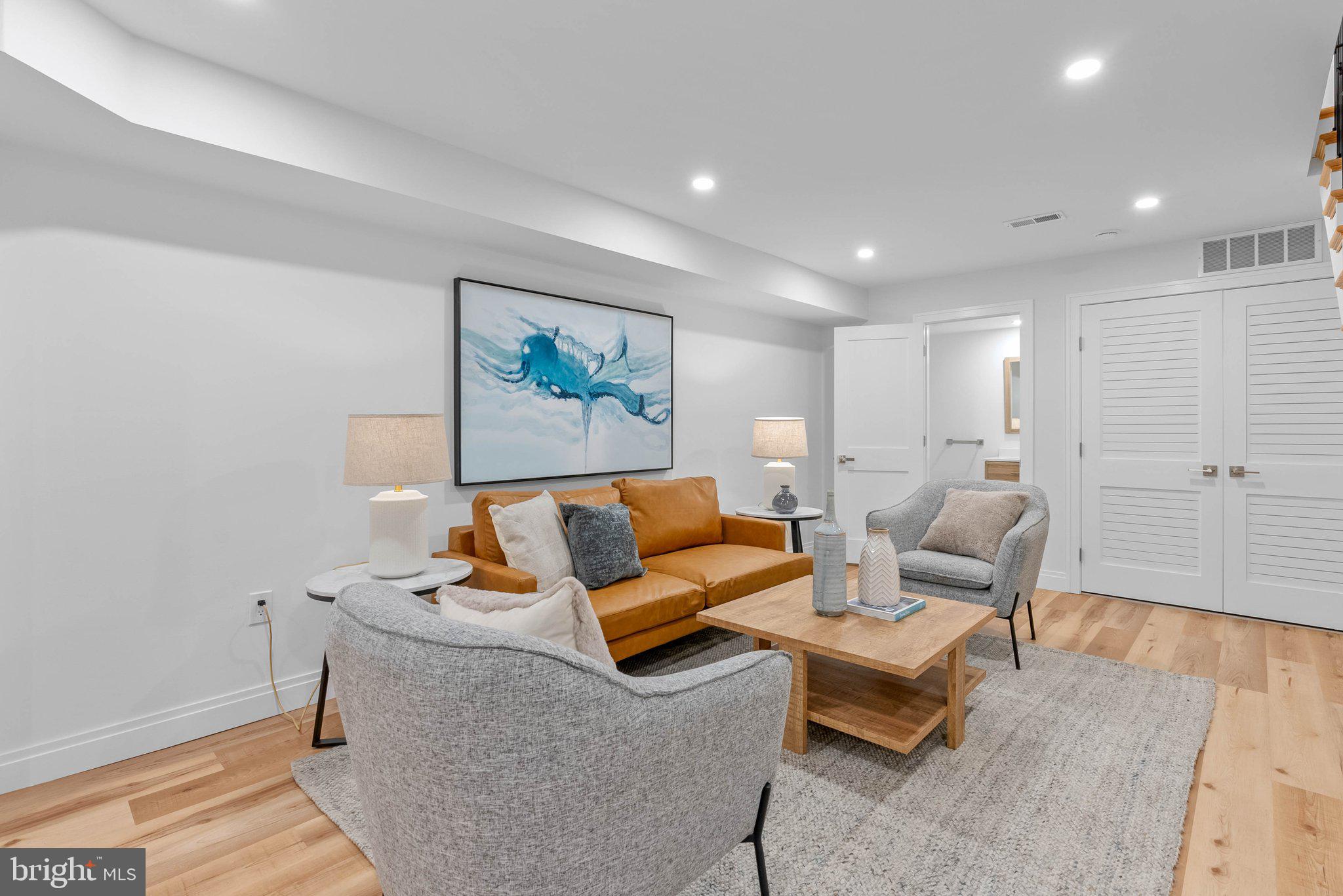 SOCIETY HILL - Residential