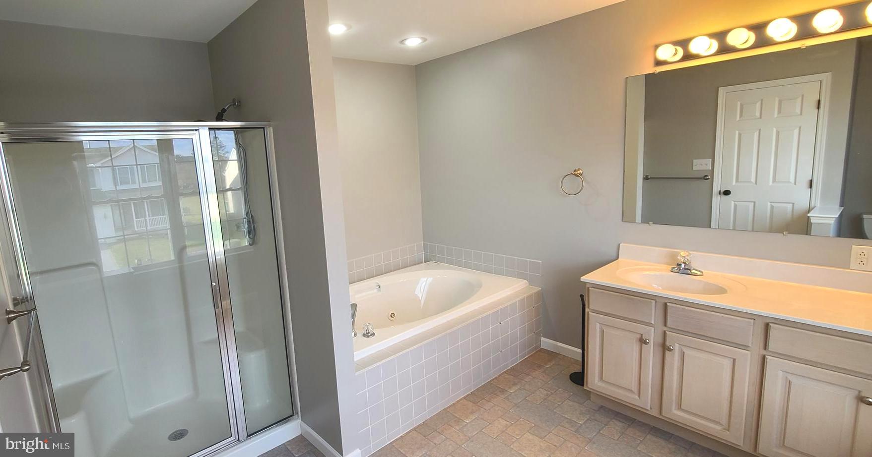 BEVERLY HEIGHTS - Residential Lease