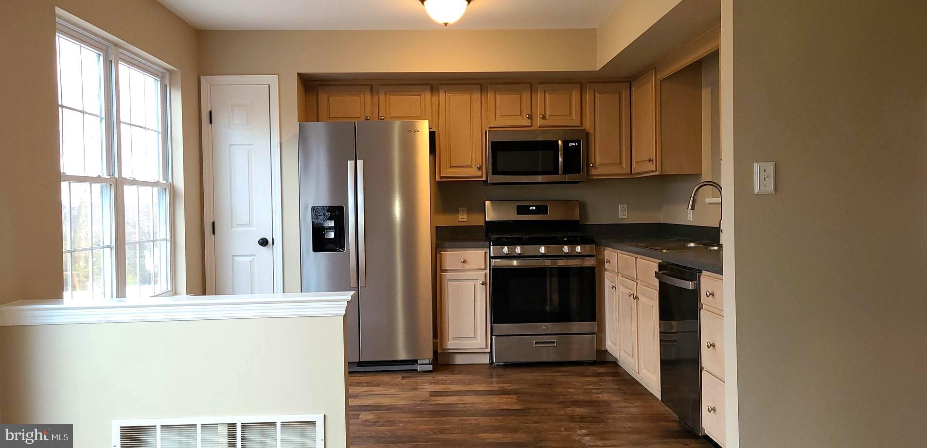 BEVERLY HEIGHTS - Residential Lease