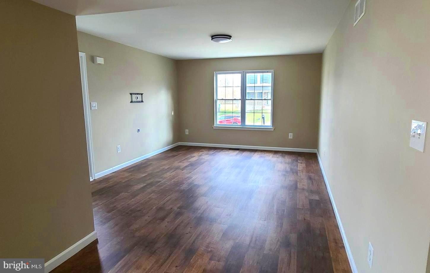 BEVERLY HEIGHTS - Residential Lease