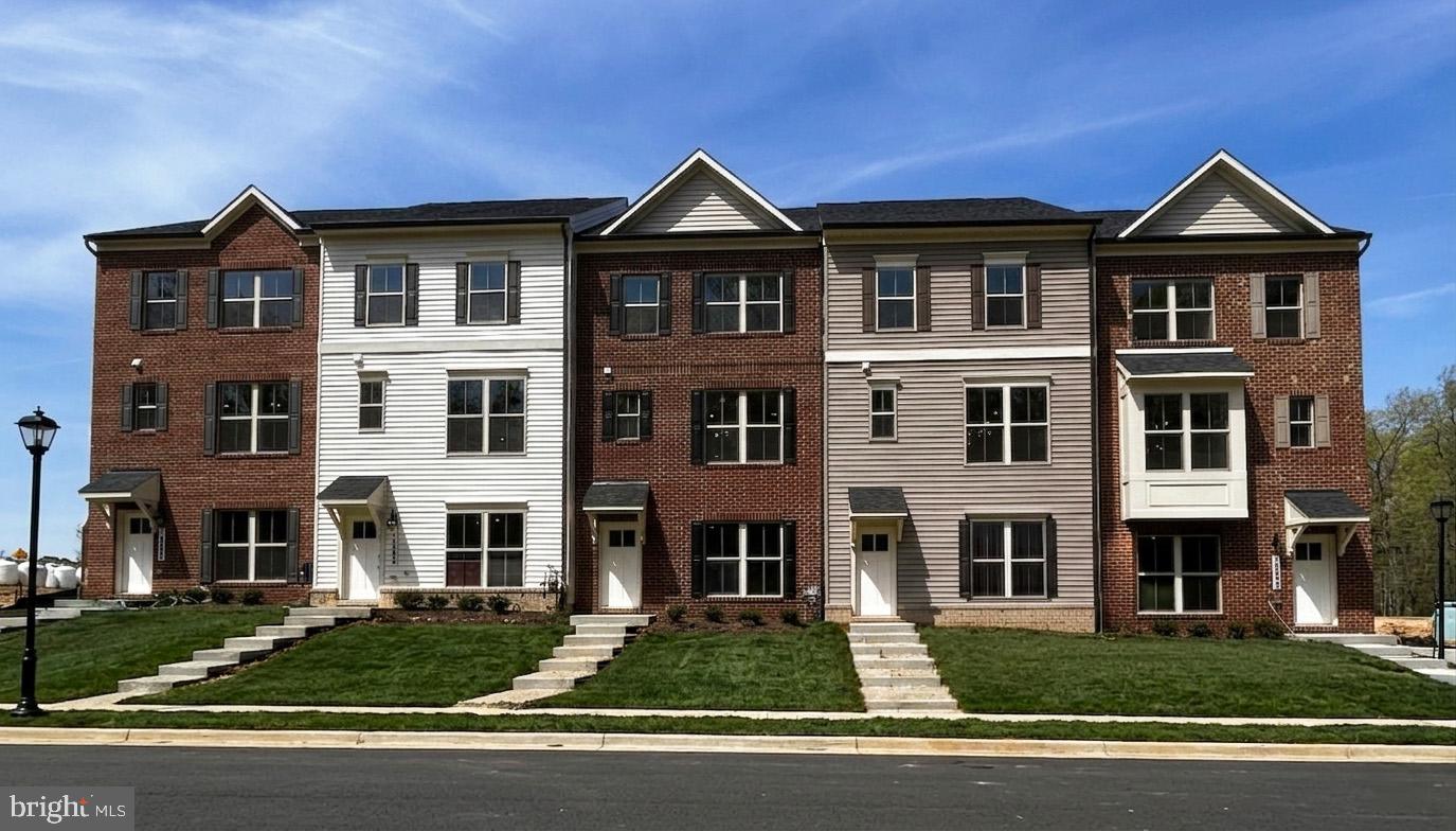 MANNING SQUARE TOWNS - Residential