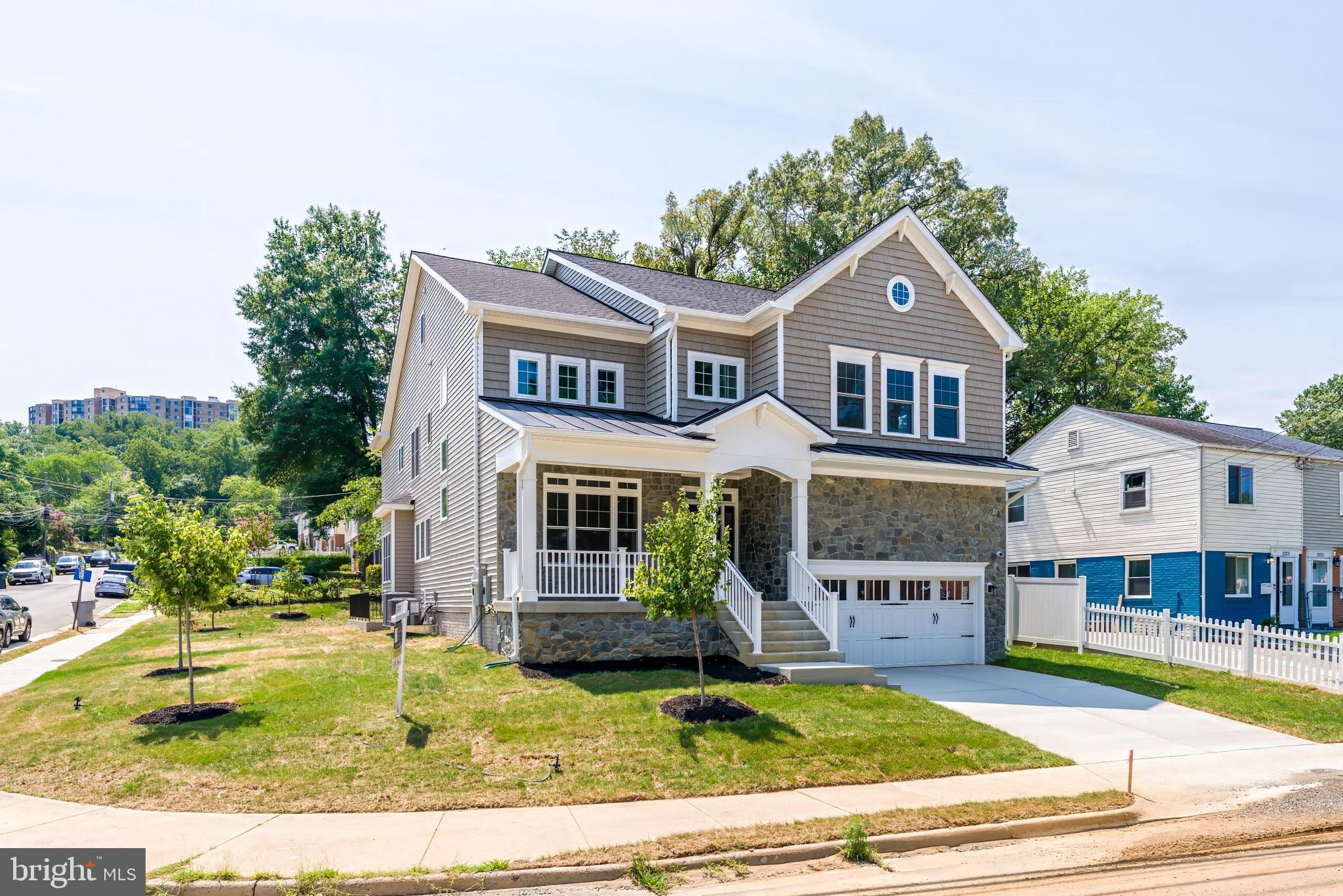 2221 HUNTINGTON AVENUE