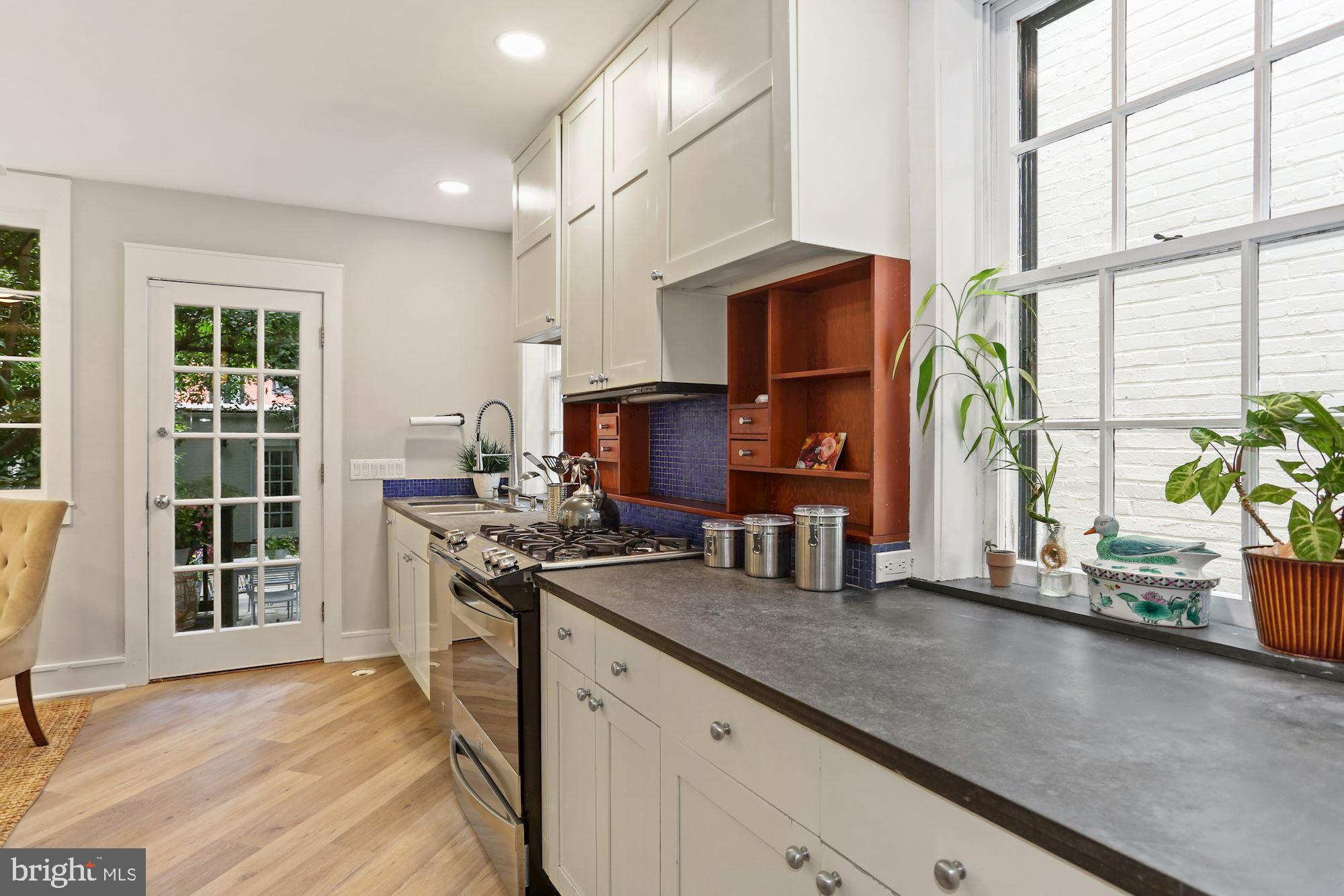 CAPITOL HILL - Residential