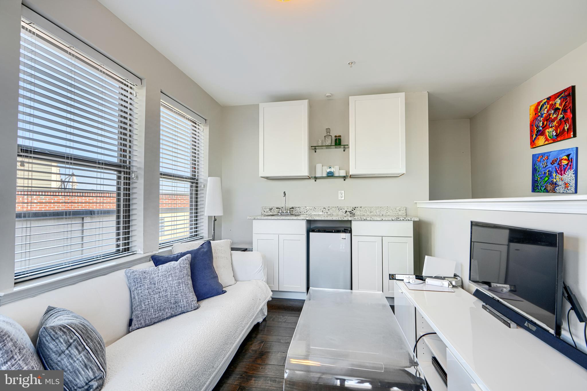 LOCUST POINT - Residential