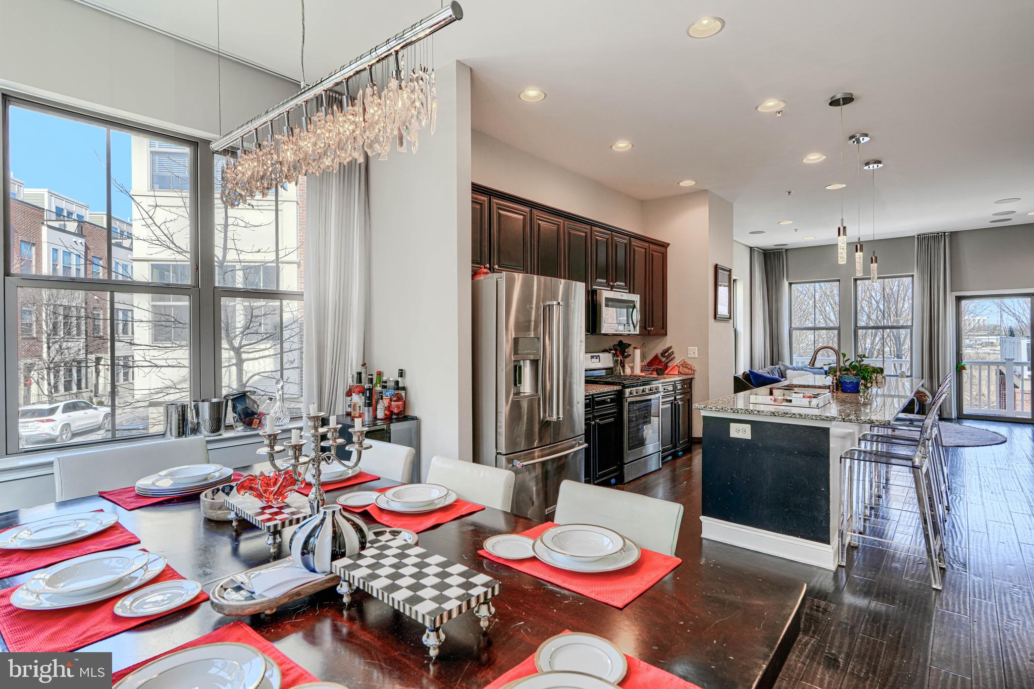 LOCUST POINT - Residential