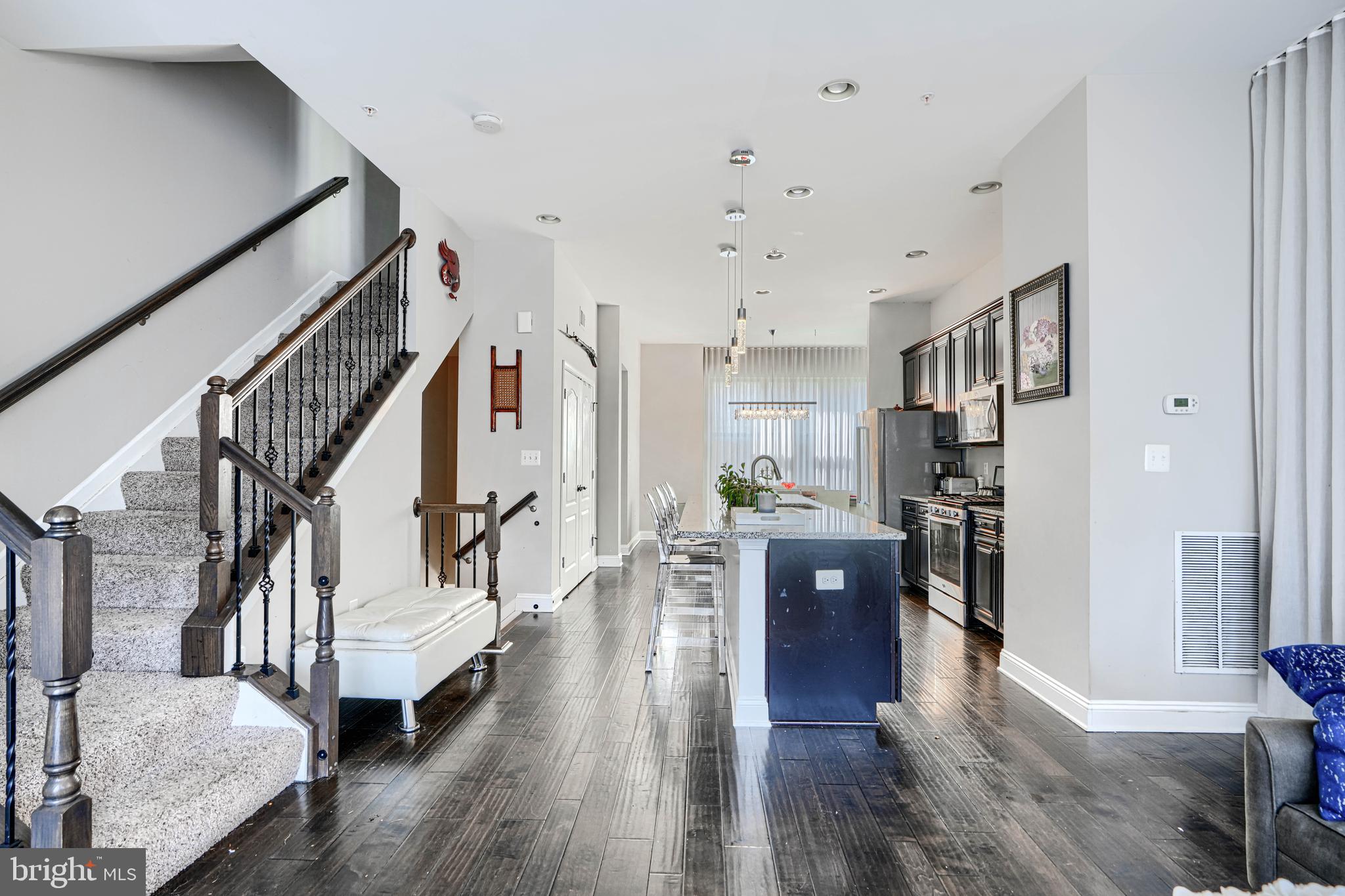 LOCUST POINT - Residential