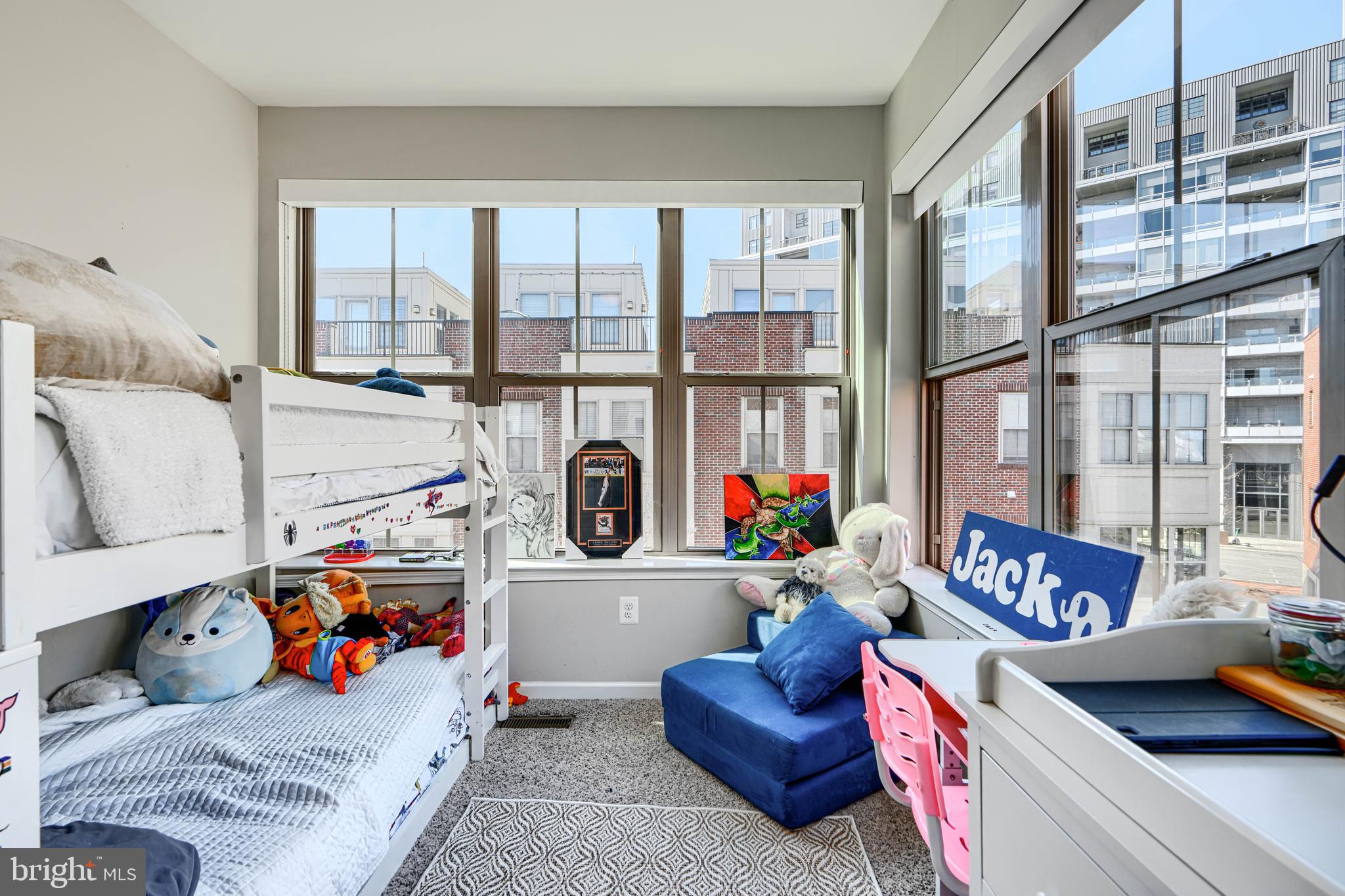 LOCUST POINT - Residential