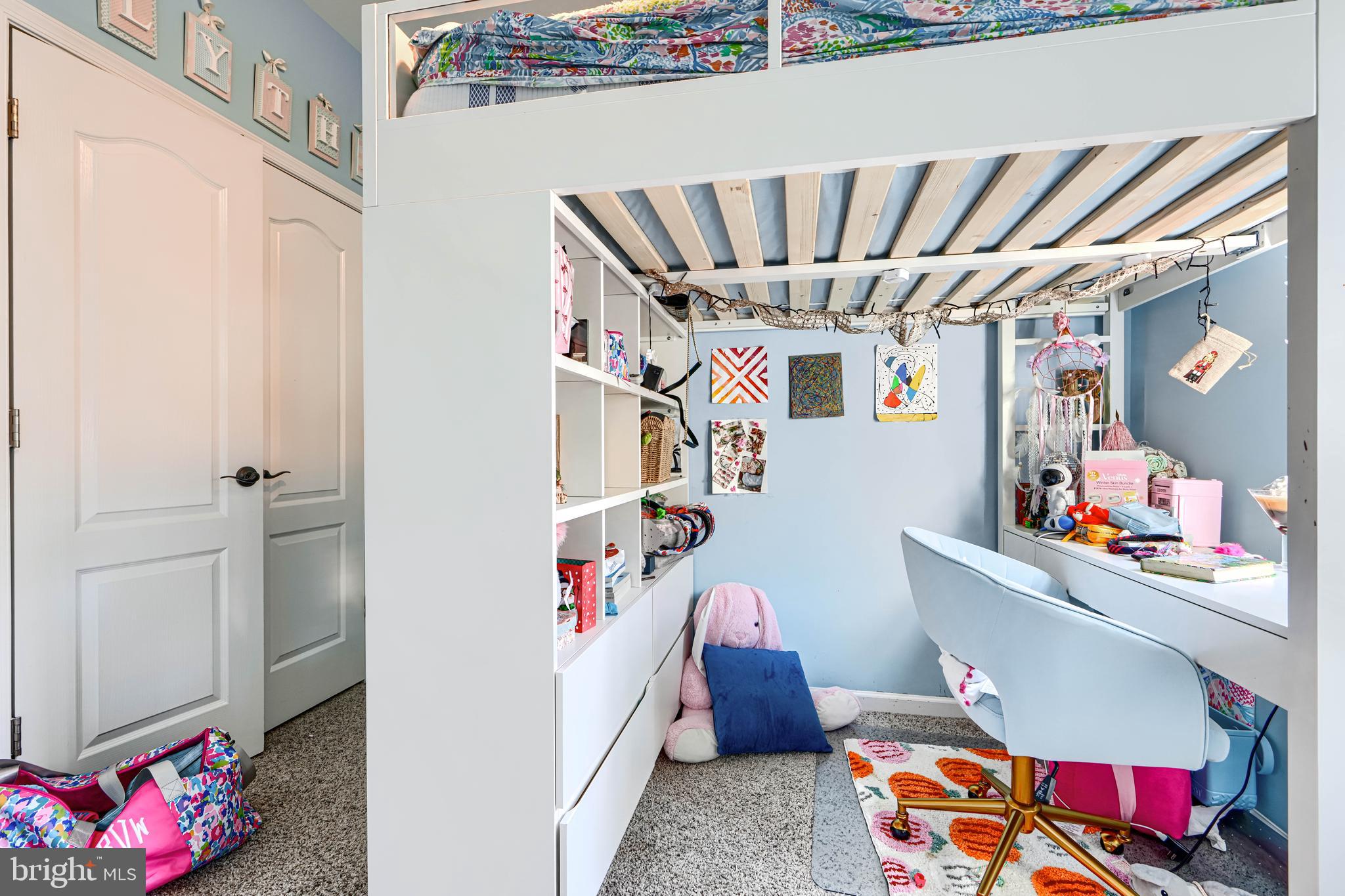 LOCUST POINT - Residential