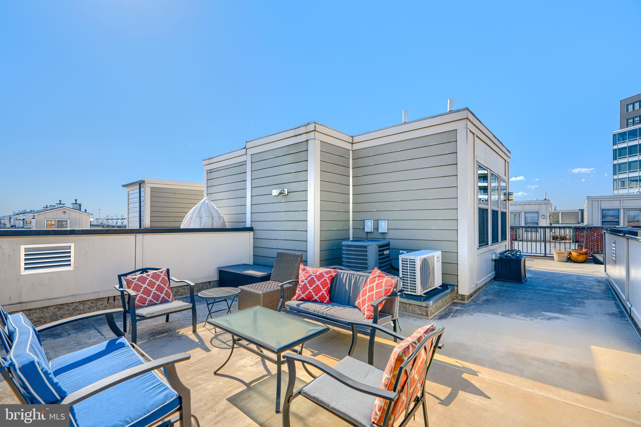 LOCUST POINT - Residential