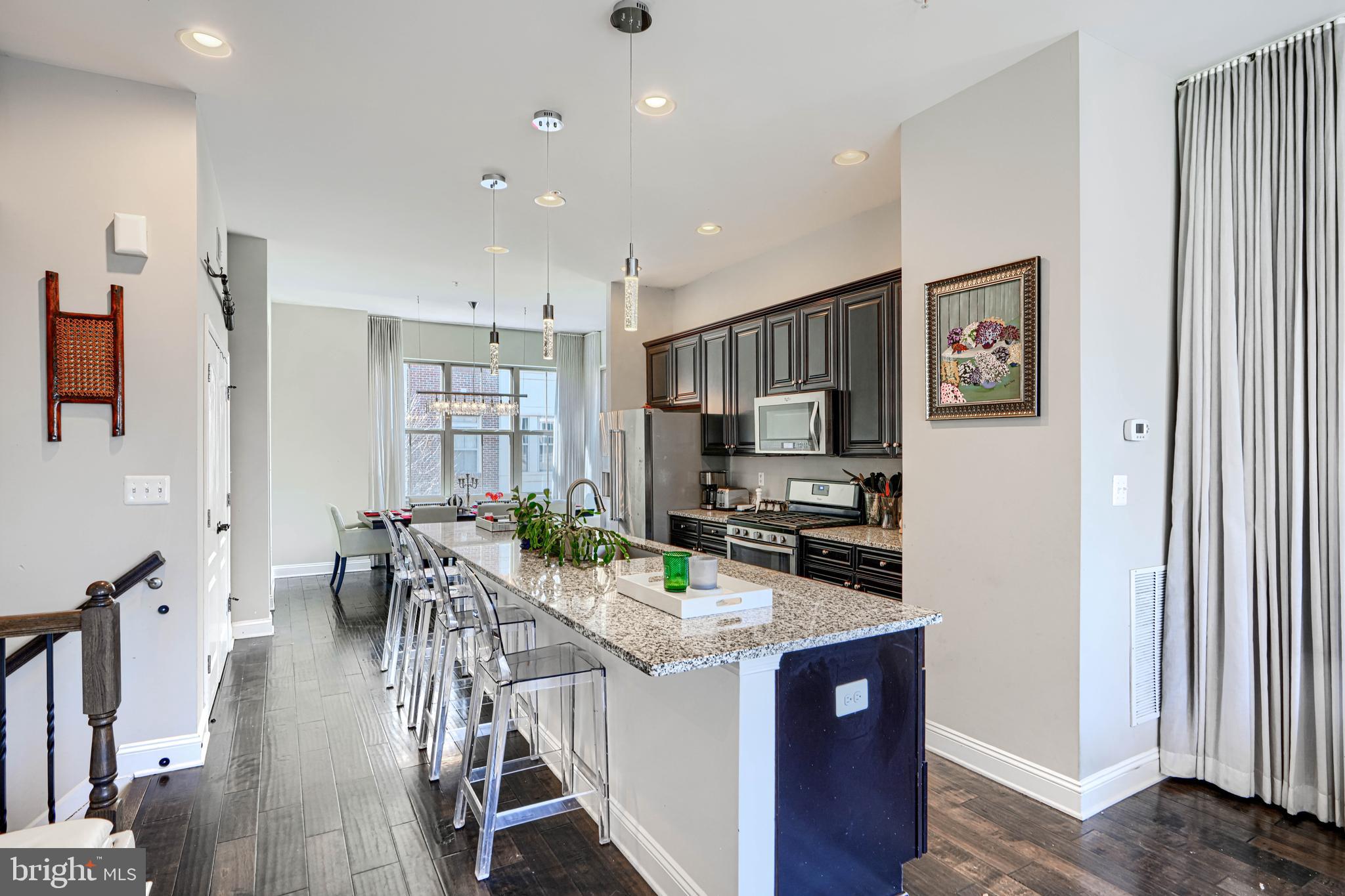 LOCUST POINT - Residential