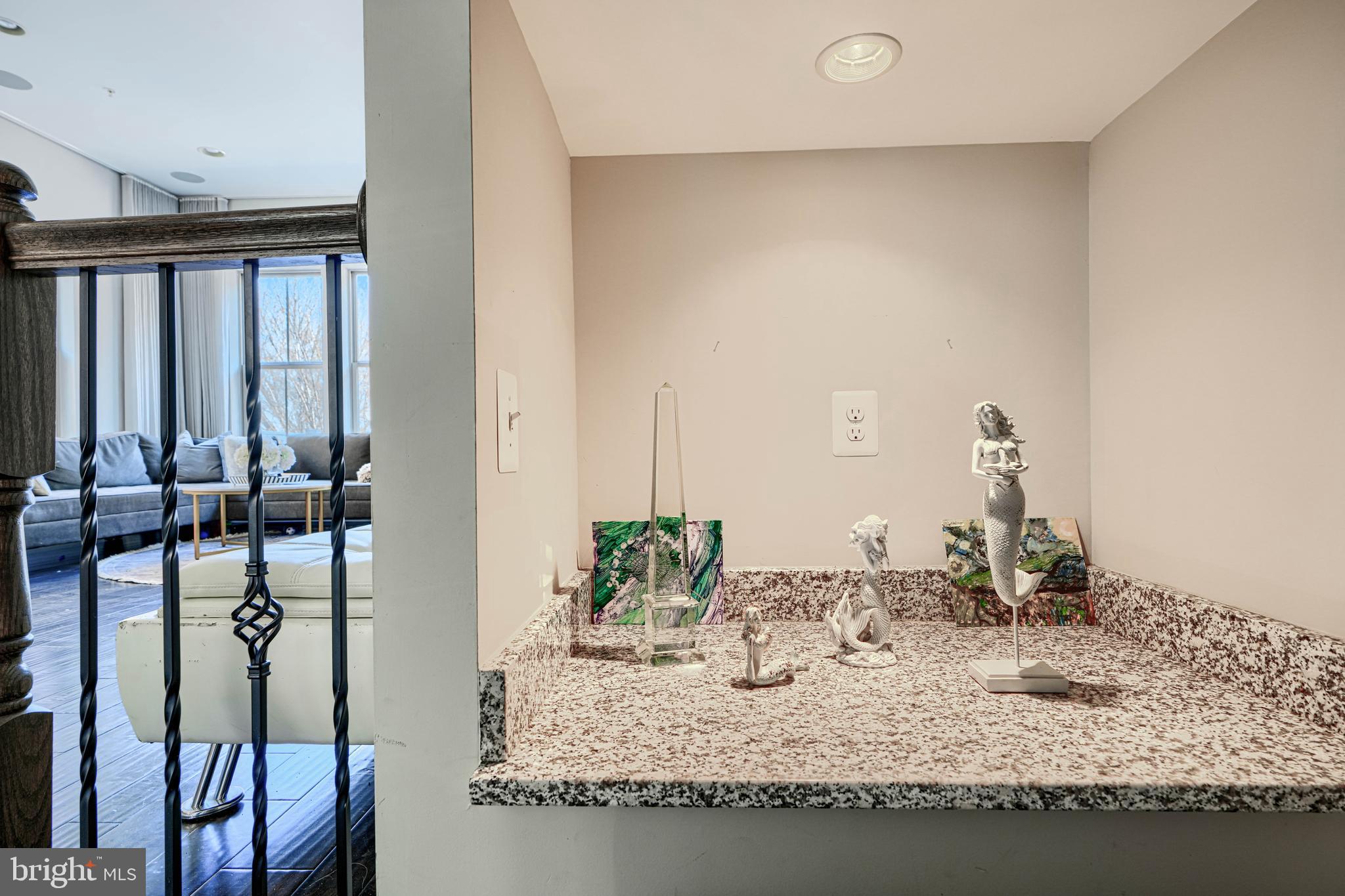 LOCUST POINT - Residential