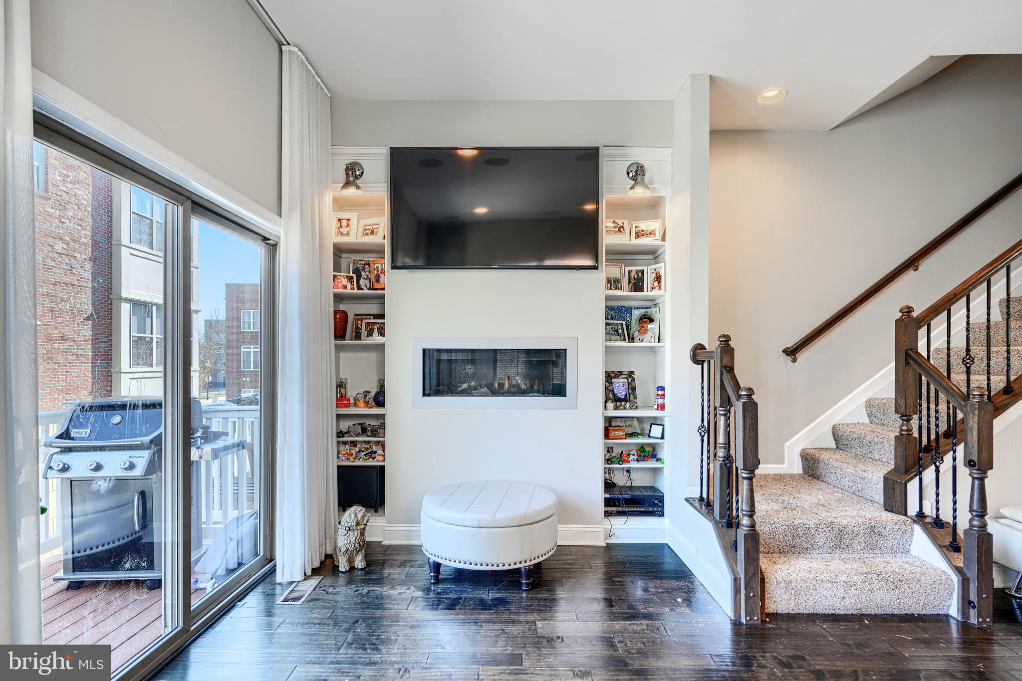 LOCUST POINT - Residential