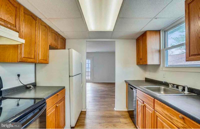 WOODLAND BEACH - Residential Lease