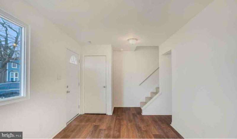 WOODLAND BEACH - Residential Lease