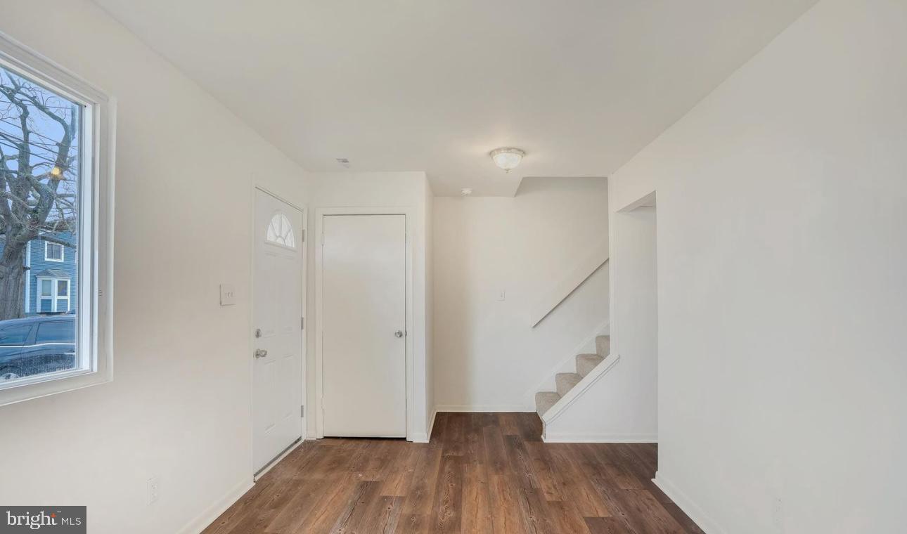 WOODLAND BEACH - Residential Lease