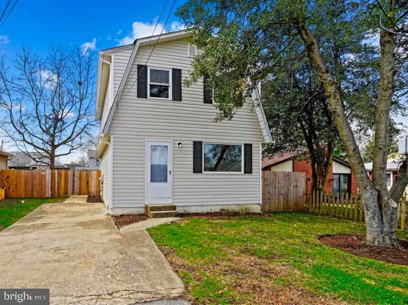 WOODLAND BEACH - Residential Lease