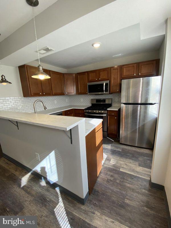 BELVEDERE SQUARE - Residential Lease