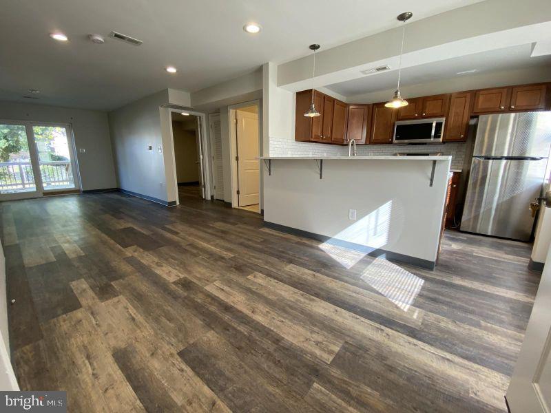 BELVEDERE SQUARE - Residential Lease