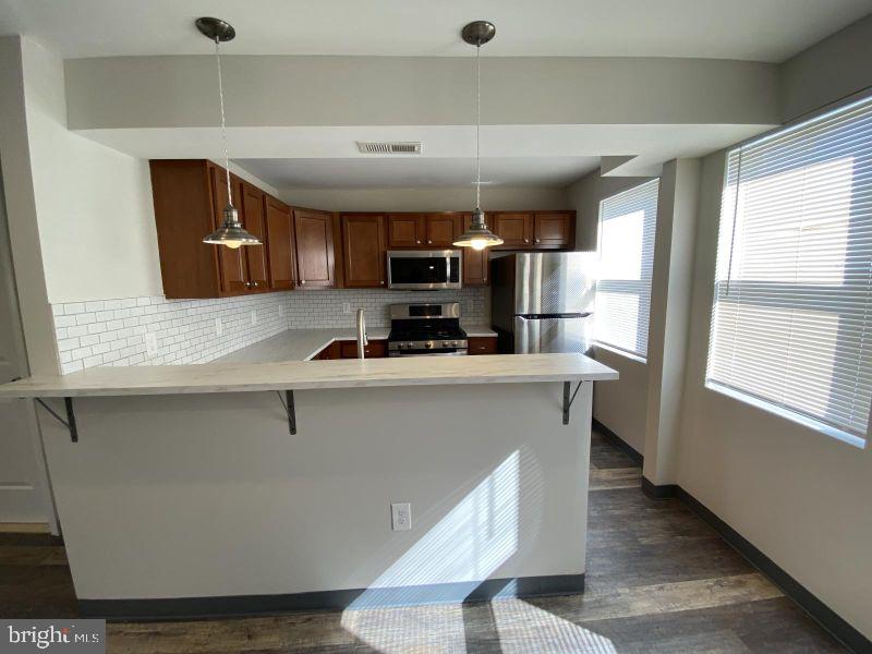 BELVEDERE SQUARE - Residential Lease