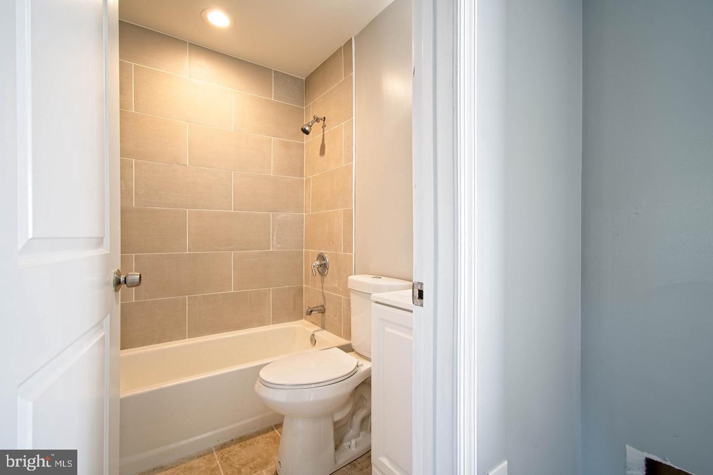 BELVEDERE SQUARE - Residential Lease