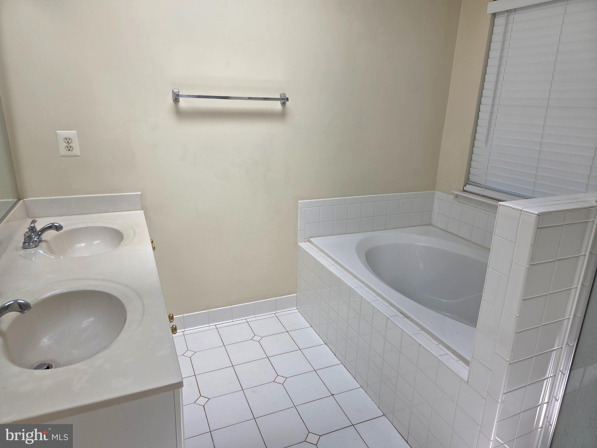 RIVER OAKS - Residential Lease