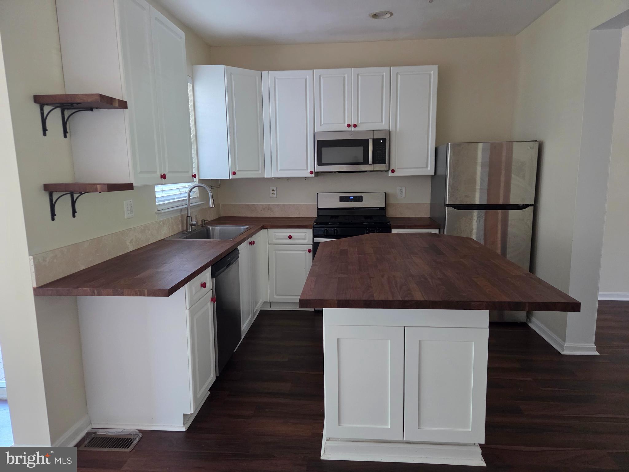 RIVER OAKS - Residential Lease