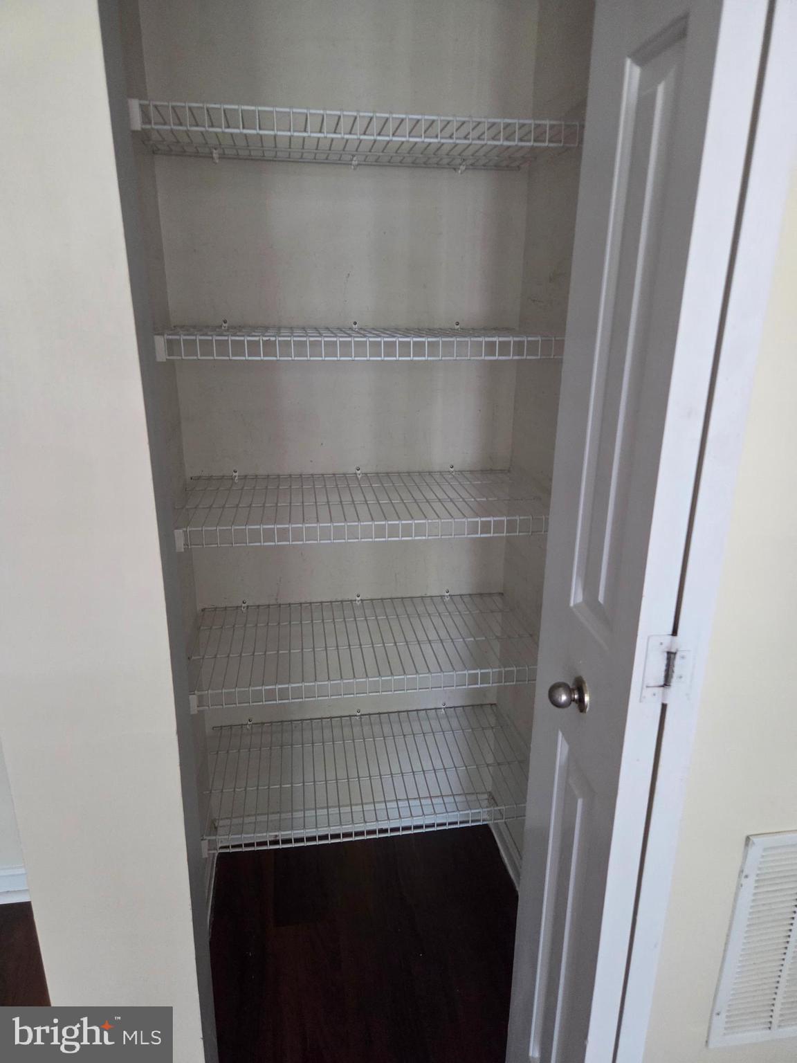 RIVER OAKS - Residential Lease