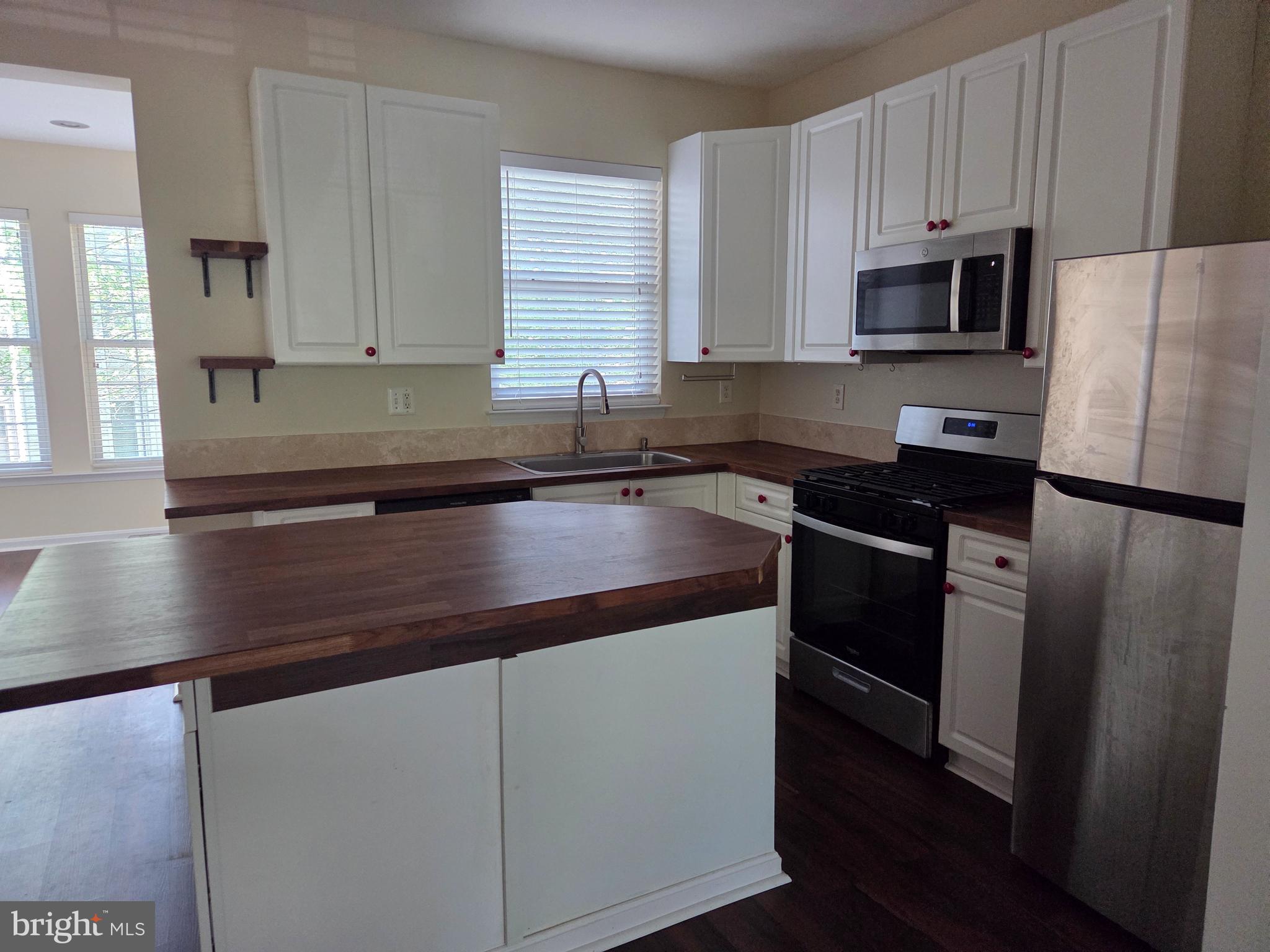 RIVER OAKS - Residential Lease