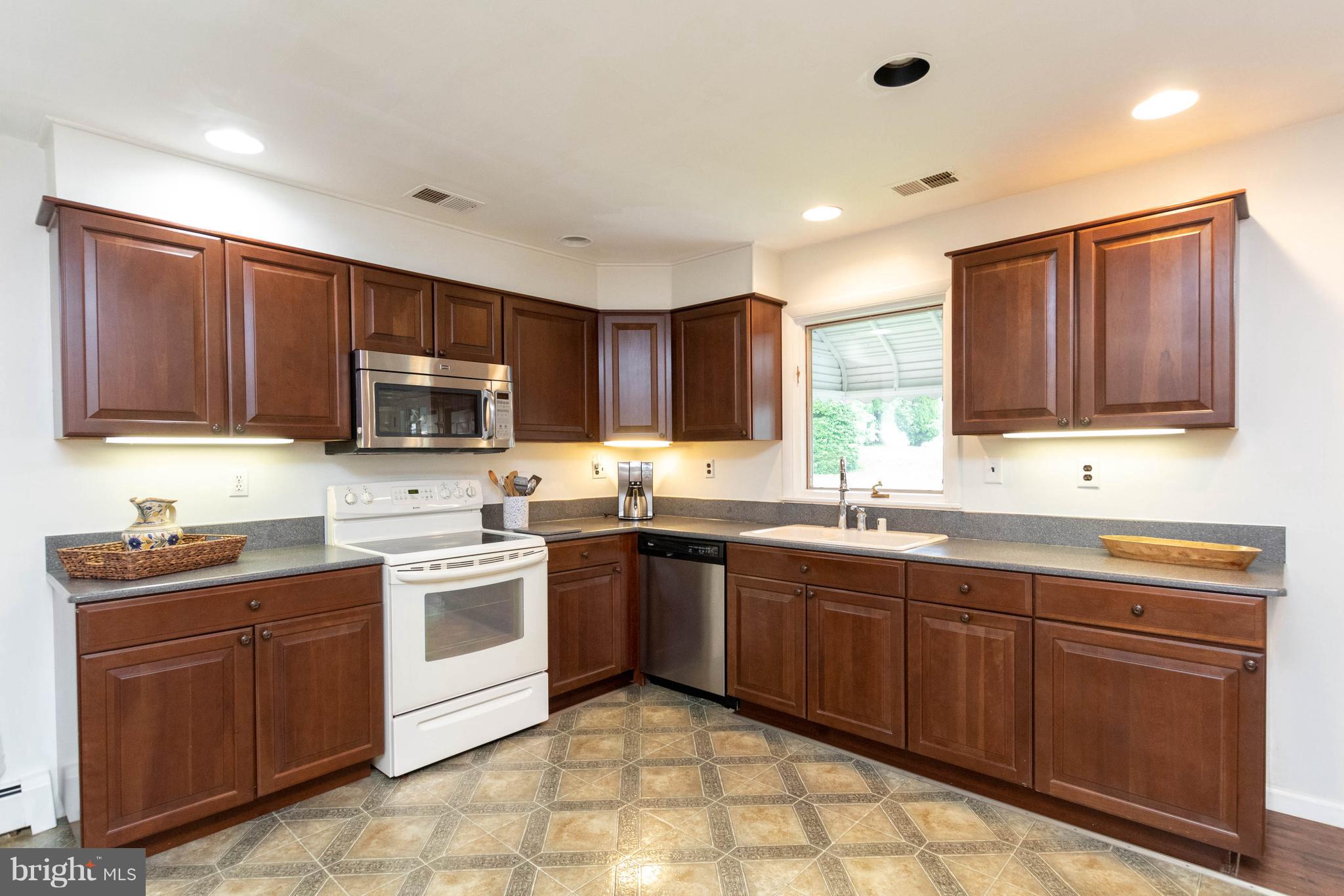 PERRY HALL - Residential