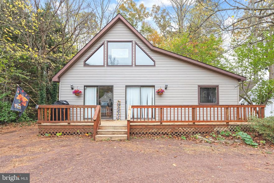 This is your coastal retreat nestled in the sought-after, amenity rich Ocean Pines community. This cute and open concept 3 bedroom 2 baths features a loft with an overlook and exposed wood beams throughout the 1st floor. This home has 2 bedrooms downstairs and new stainless steel appliances in the kitchen. Relax on your expansive front deck. The roof is about 6 years old, HVAC 3 years old, and water heater is 2 yrs old. You will  enjoy access to a range of lovely amenities, including a community center, beach, beach club, jog/walking path private boat dock/slip, boat ramp, golf course, golf course membership available, library, marina/marina club, pier/dock, swimming pools, tennis courts, tot lots/playground, community police and fire departments, dog park, playgrounds, walking/biking trails, and a racquet center with pickleball courts. Assateague Island, shopping, and many other attractions are close by. Schedule your showing today!

Contingent on Seller finding home of choice