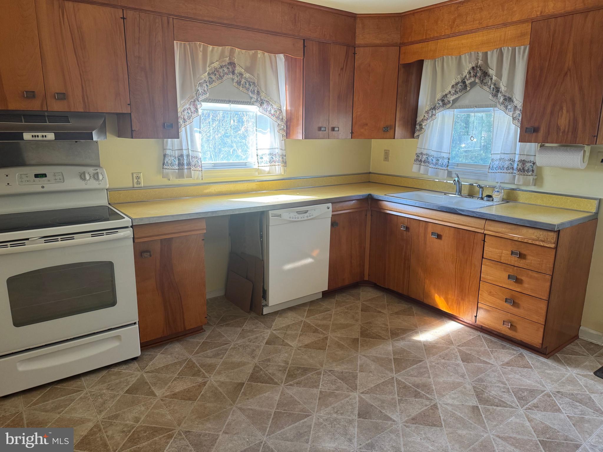 1083 GENERAL GREENE ROAD