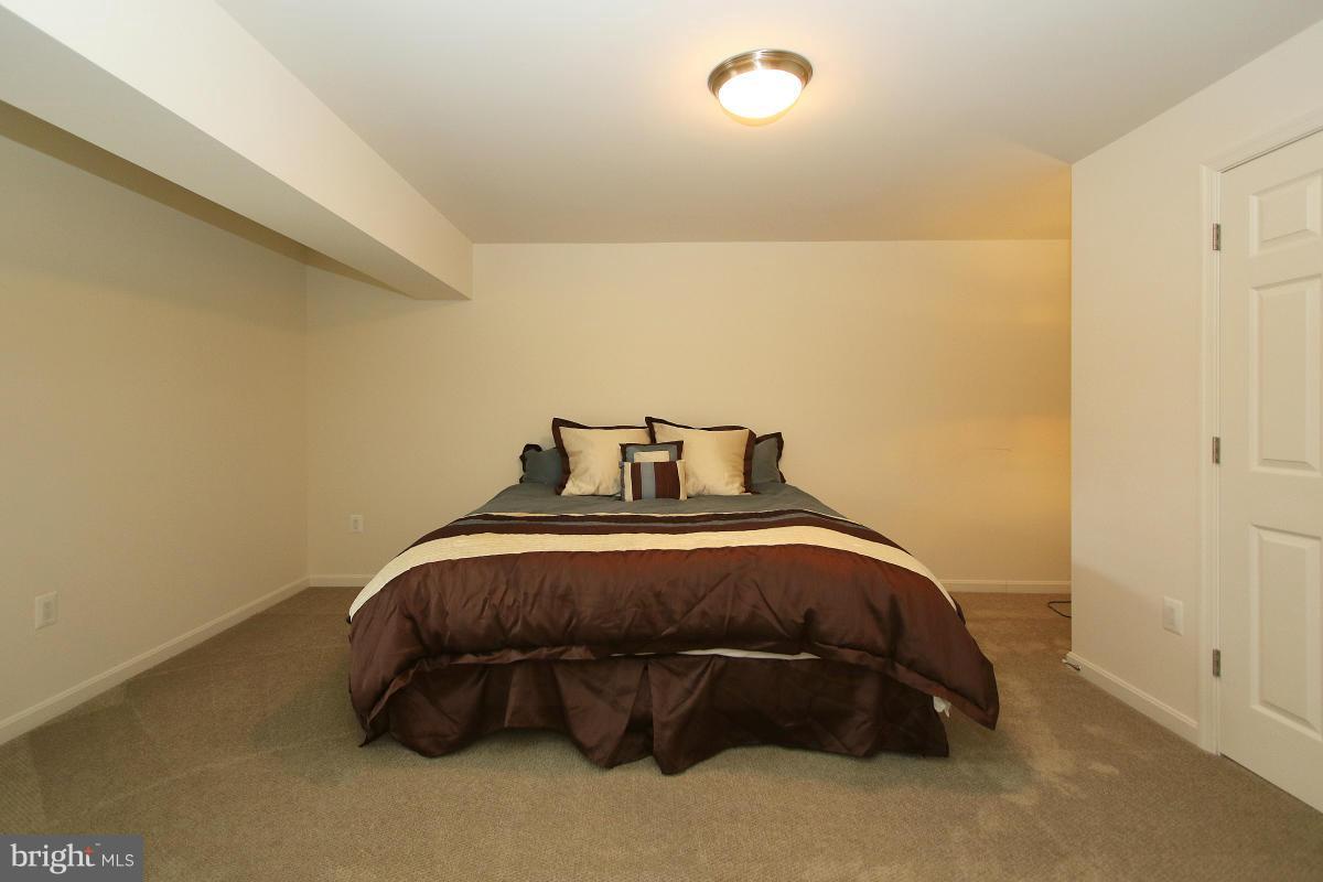 HUNTER RIDGE ESTATES - Residential