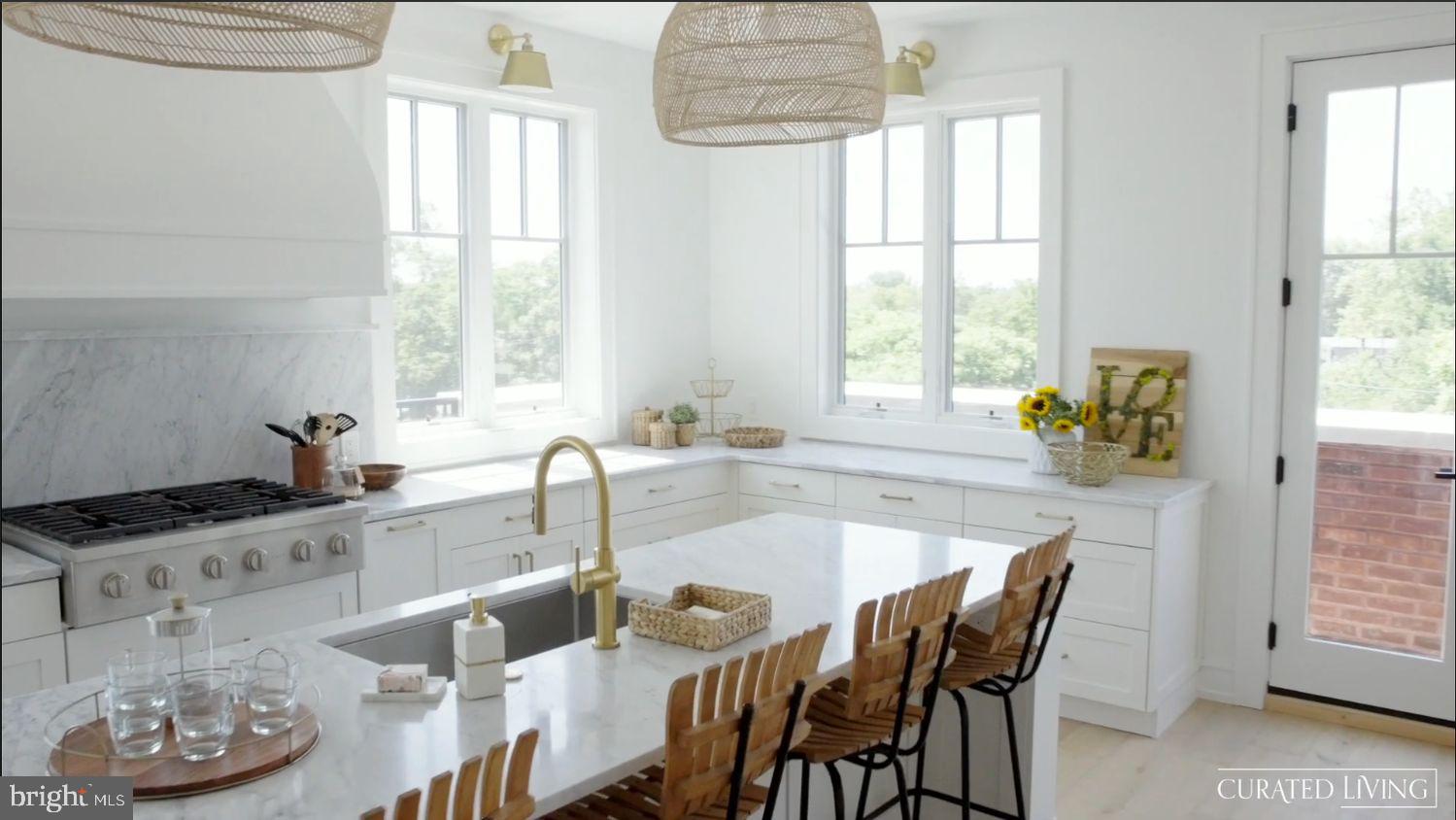 CHESTNUT HILL - Residential