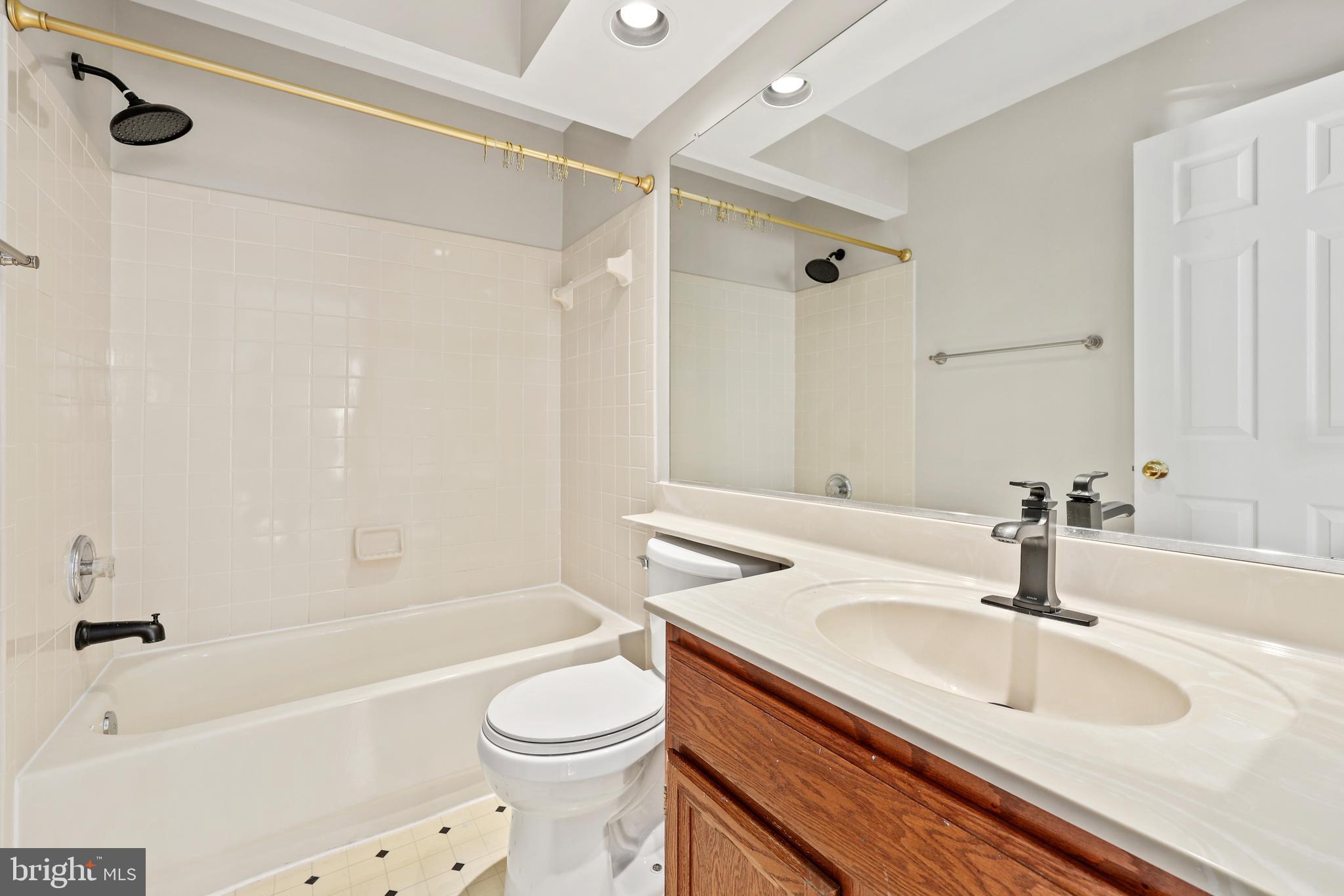 WOODGATE MANOR - Residential